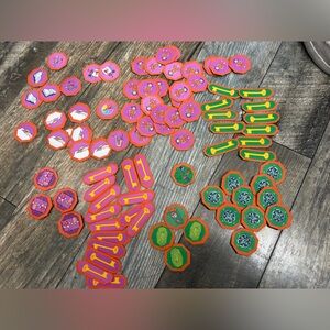 Key to camping and key to the arts 2013 GGC brownie (ember) badges bundle